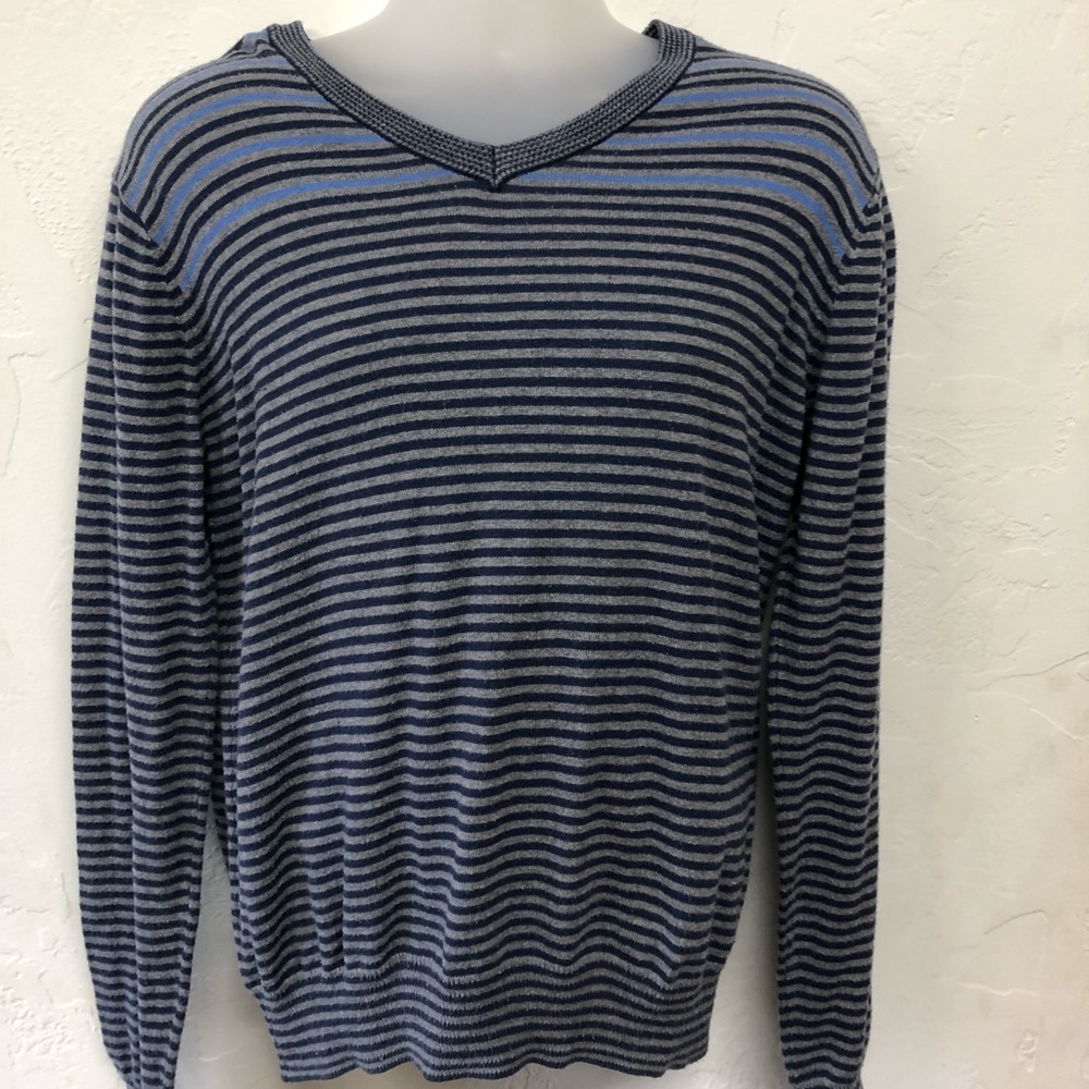 Men’s medium crewneck sweater
